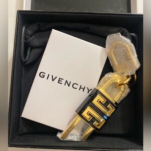 Givenchy 4G Padlock Keyring NIB!😍